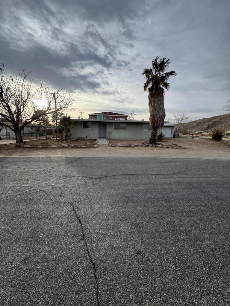 Joshua Tree, CA 92252,5958 El Reposo ST