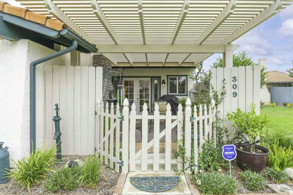 Hemet, CA 92543,309 King CT