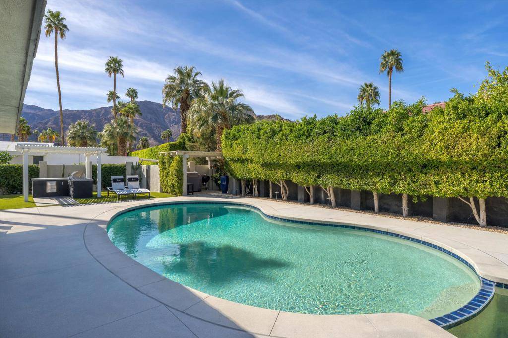 49251 Avenida Fernando La Quinta, CA 92253