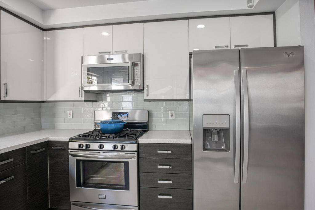 2480 S Linden WAY #F Palm Springs, CA 92264