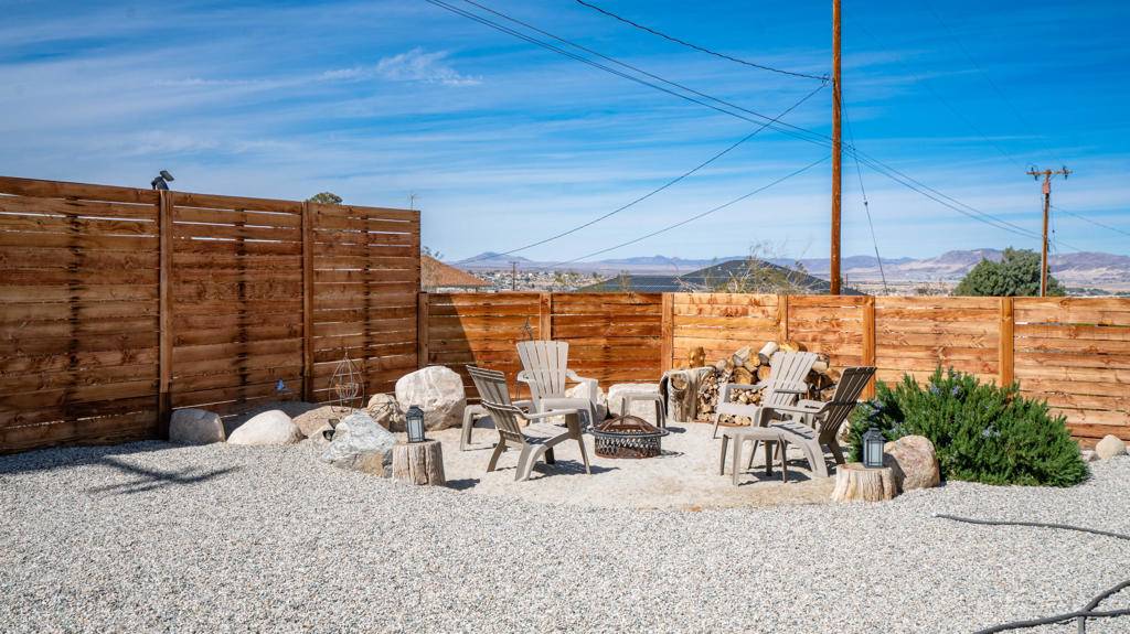 29 Palms, CA 92277,7412 Maude Adams AVE