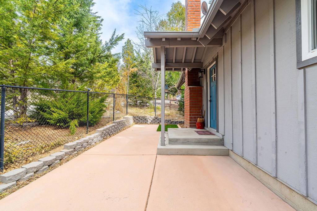 Idyllwild, CA 92549,25402 Lodge RD