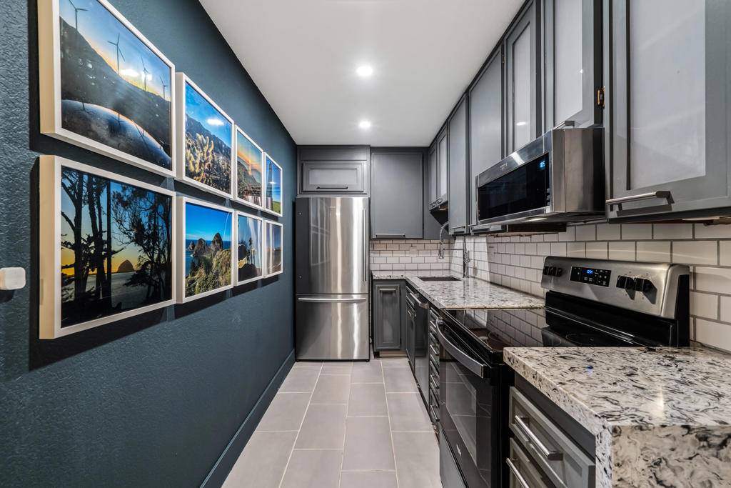 2822 N Auburn CT #E215 Palm Springs, CA 92262