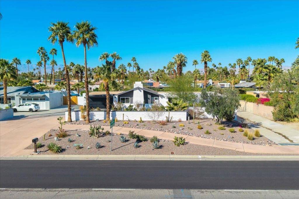 Palm Springs, CA 92262,1110 E Vista Chino