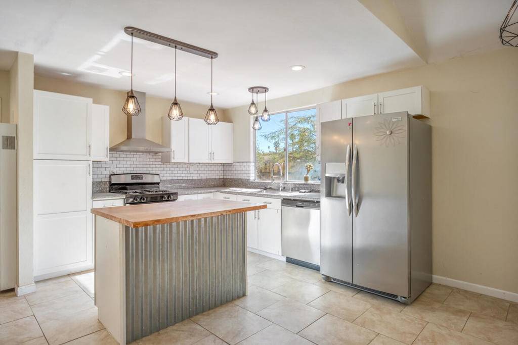 Joshua Tree, CA 92252,61619 Granada DR