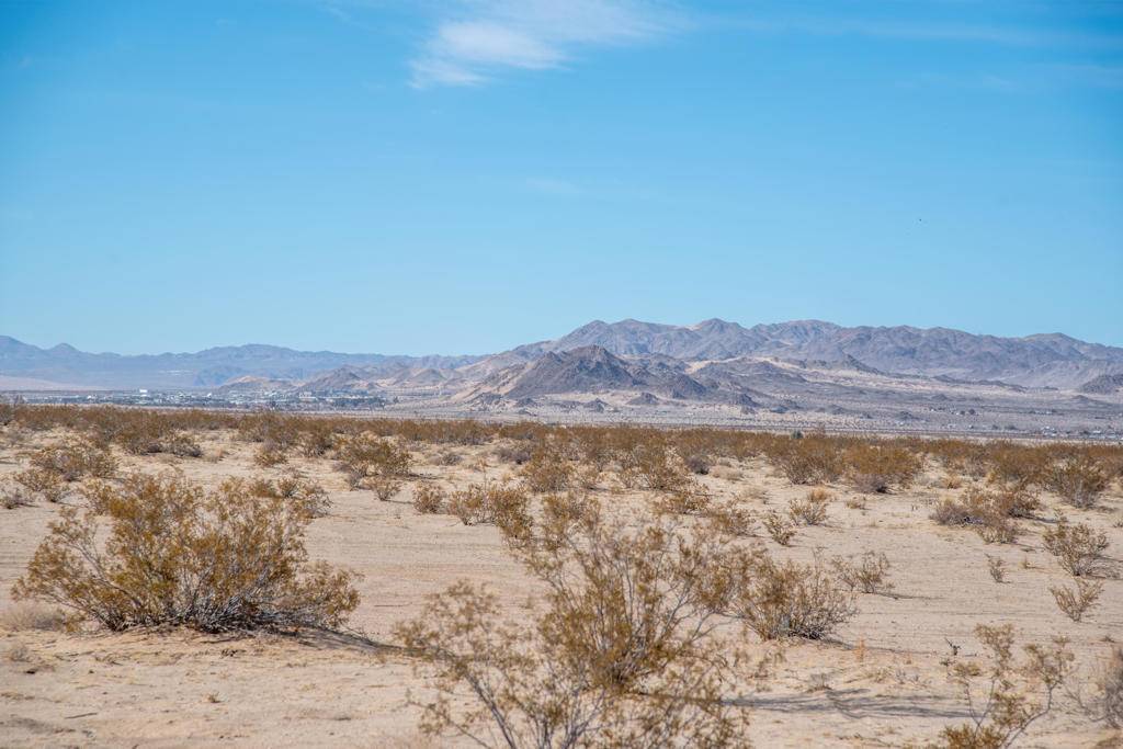 29 Palms, CA 92277,1 2 Mile RD