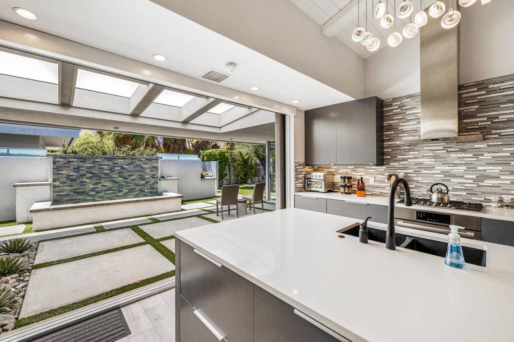 Palm Springs, CA 92262,580 W Panga WAY #2