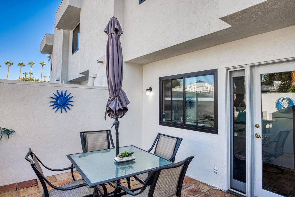 Palm Desert, CA 92260,48958 Desert Flower DR