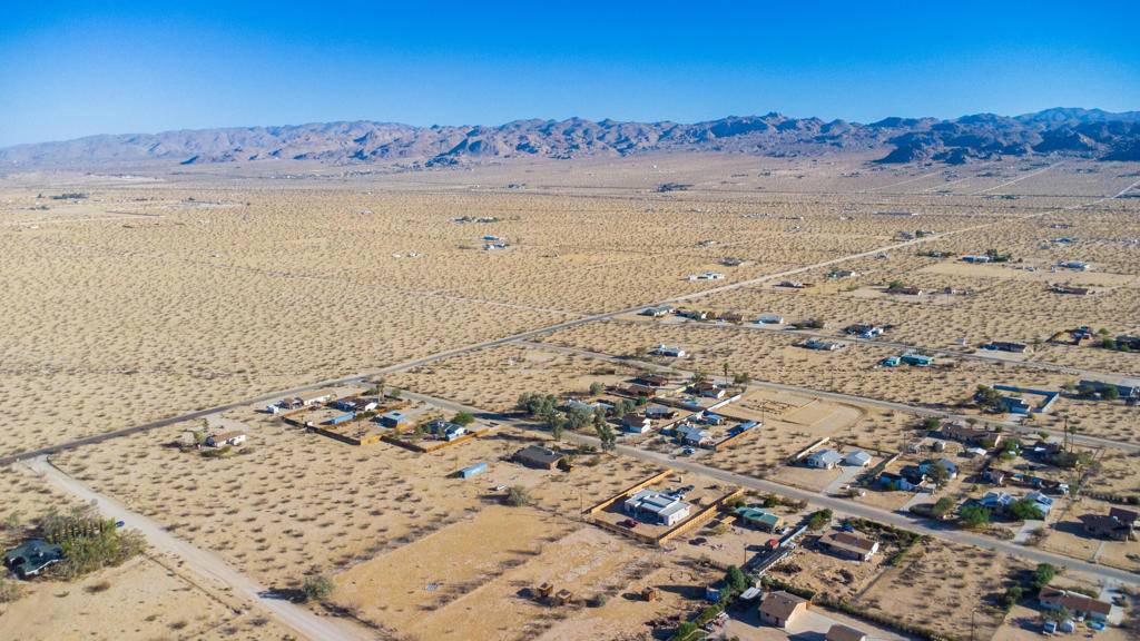 Joshua Tree, CA 92252,63647 Walpi Dr DR