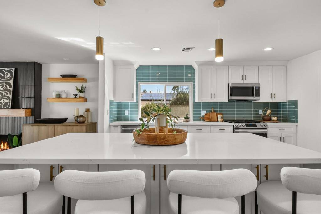 Palm Desert, CA 92260,72850 Tamarisk ST