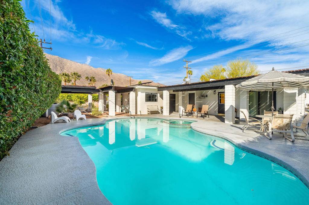 Palm Springs, CA 92264,955 E Sunny Dunes RD