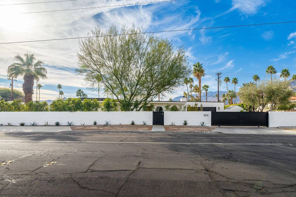 Palm Springs, CA 92264,955 E Sunny Dunes RD