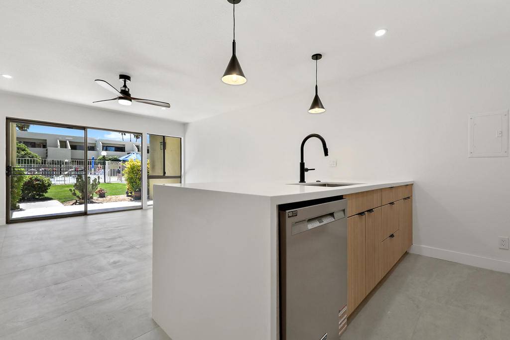 Palm Springs, CA 92264,1655 E Palm Canyon DR #115
