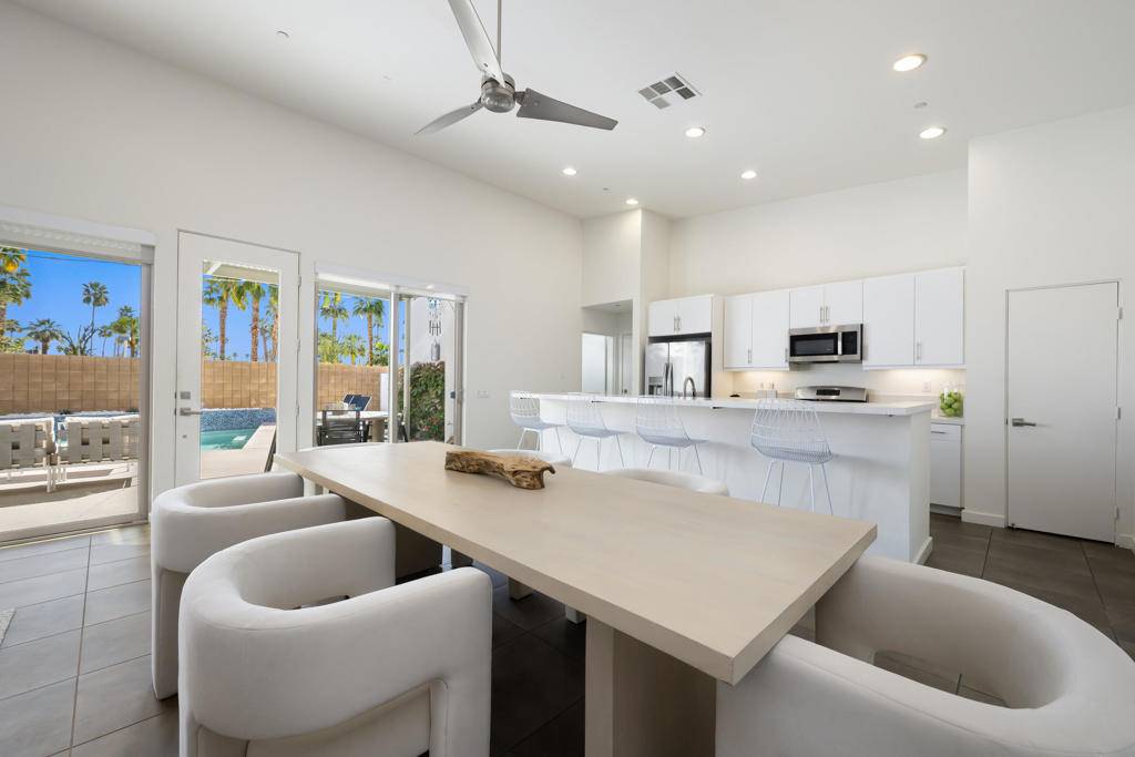 970 Oceo CIR S Palm Springs, CA 92264