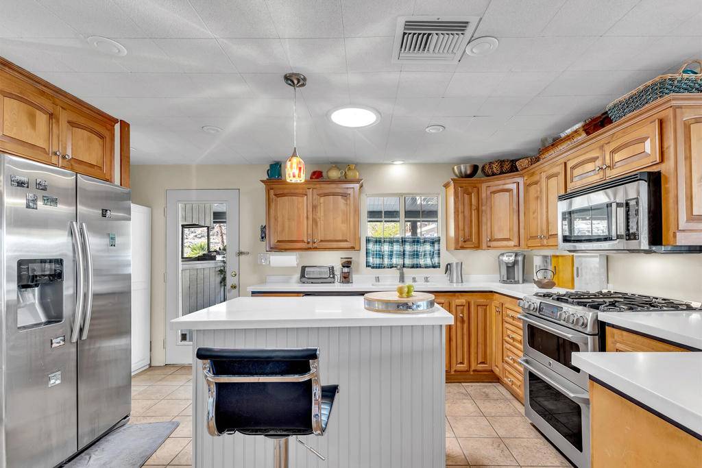 Palm Springs, CA 92264,429 Onyx DR