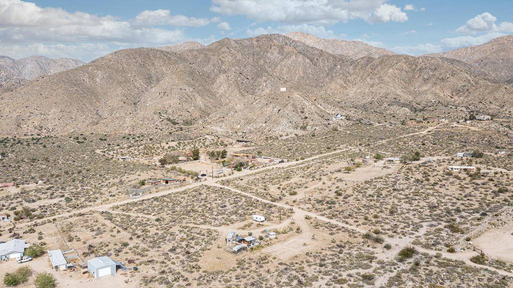 9223 N Star TRL Morongo Valley, CA 92256