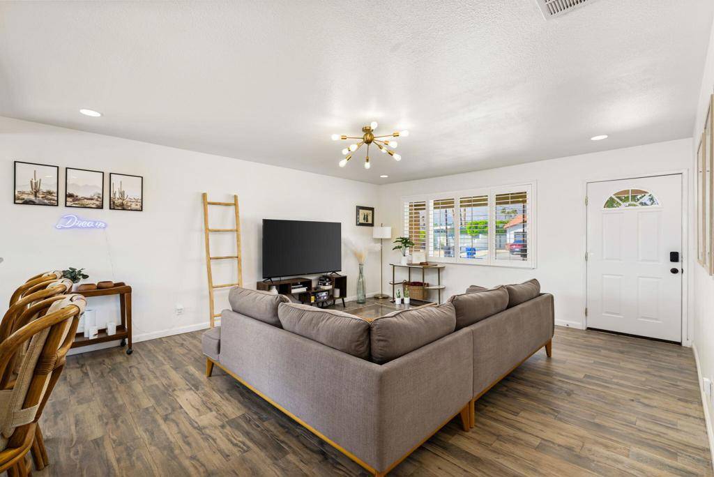 2240 N San Gorgonio RD Palm Springs, CA 92262