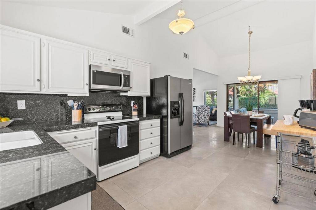 Palm Springs, CA 92264,6037 Arroyo RD #6