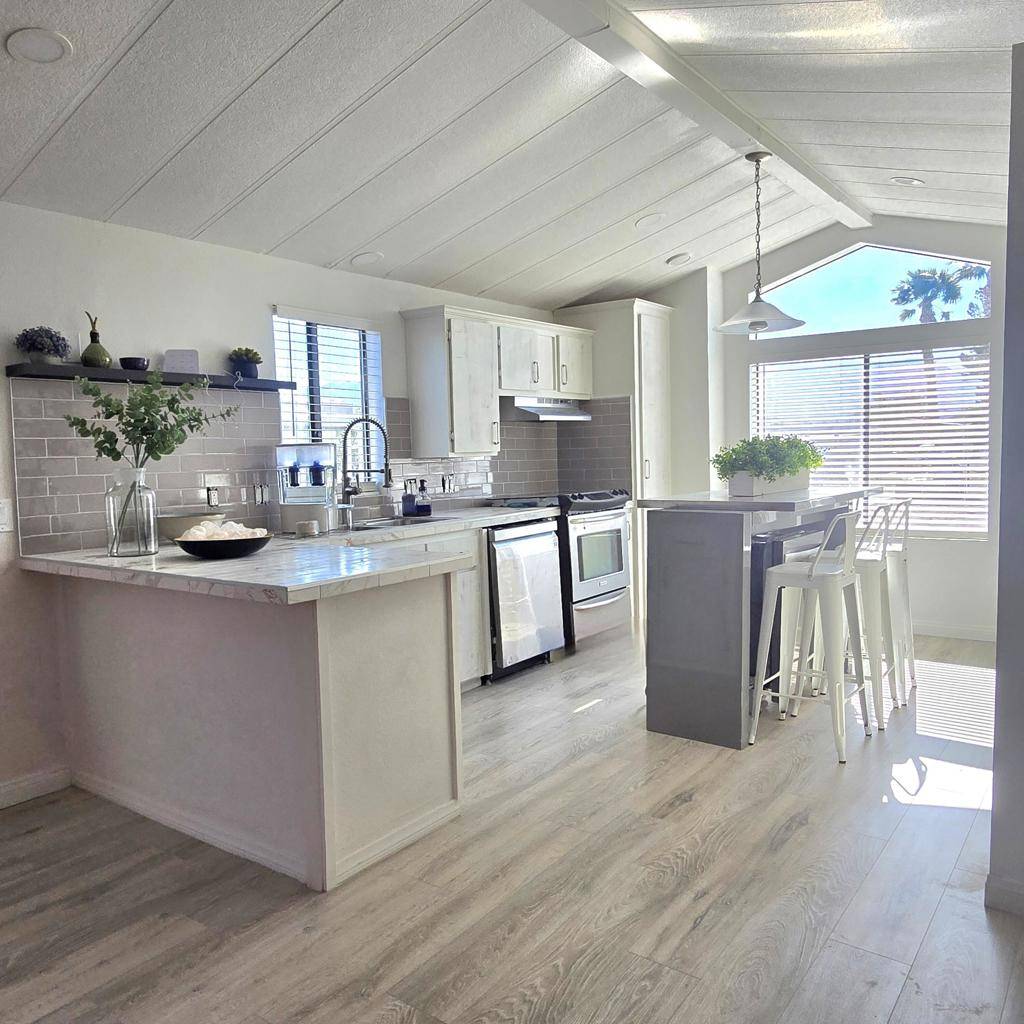 Desert Hot Springs, CA 92240,64625 Pierson Boulevard #F4