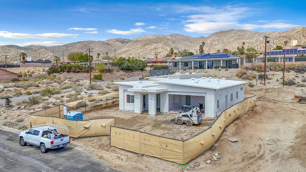 Desert Hot Springs, CA 92240,66778 Casa Grande DR