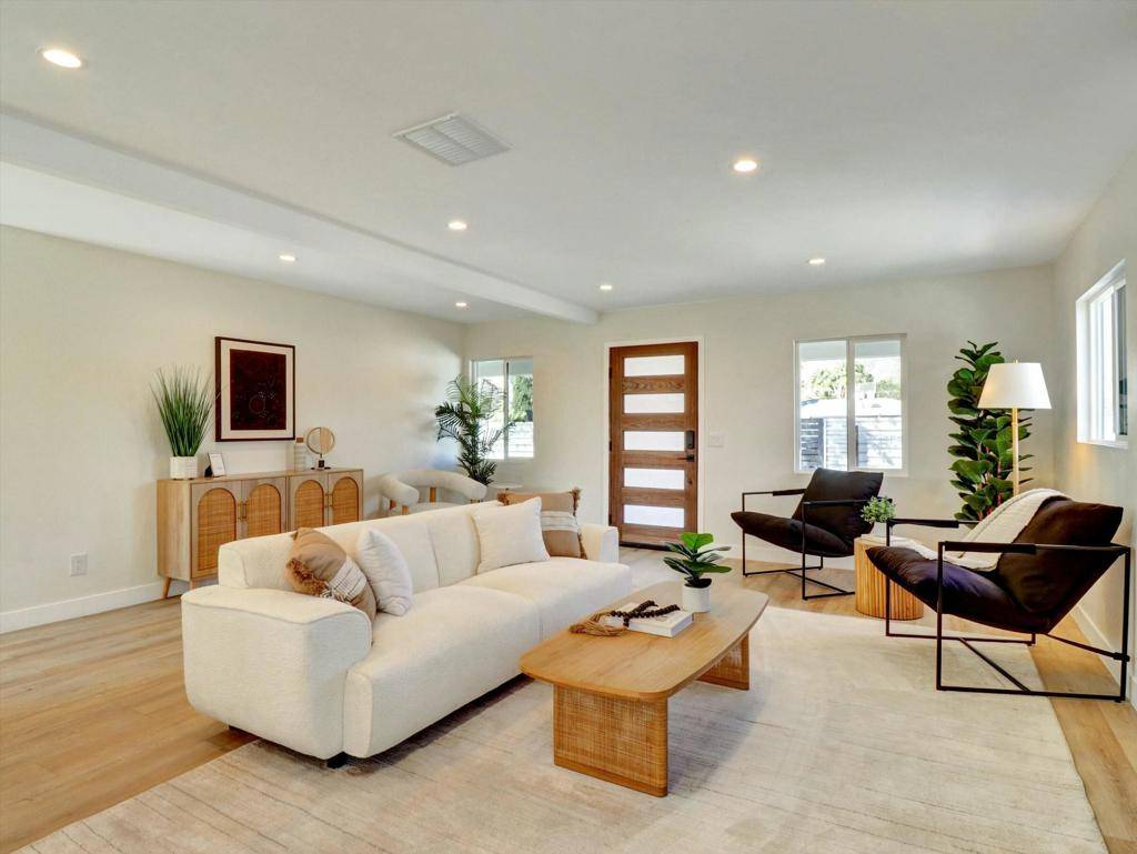 Palm Springs, CA 92264,670 Highland DR