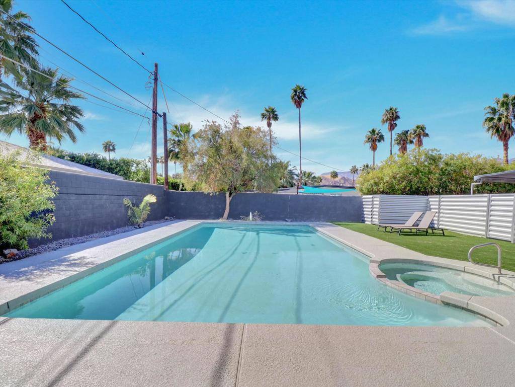 Palm Springs, CA 92264,670 Highland DR