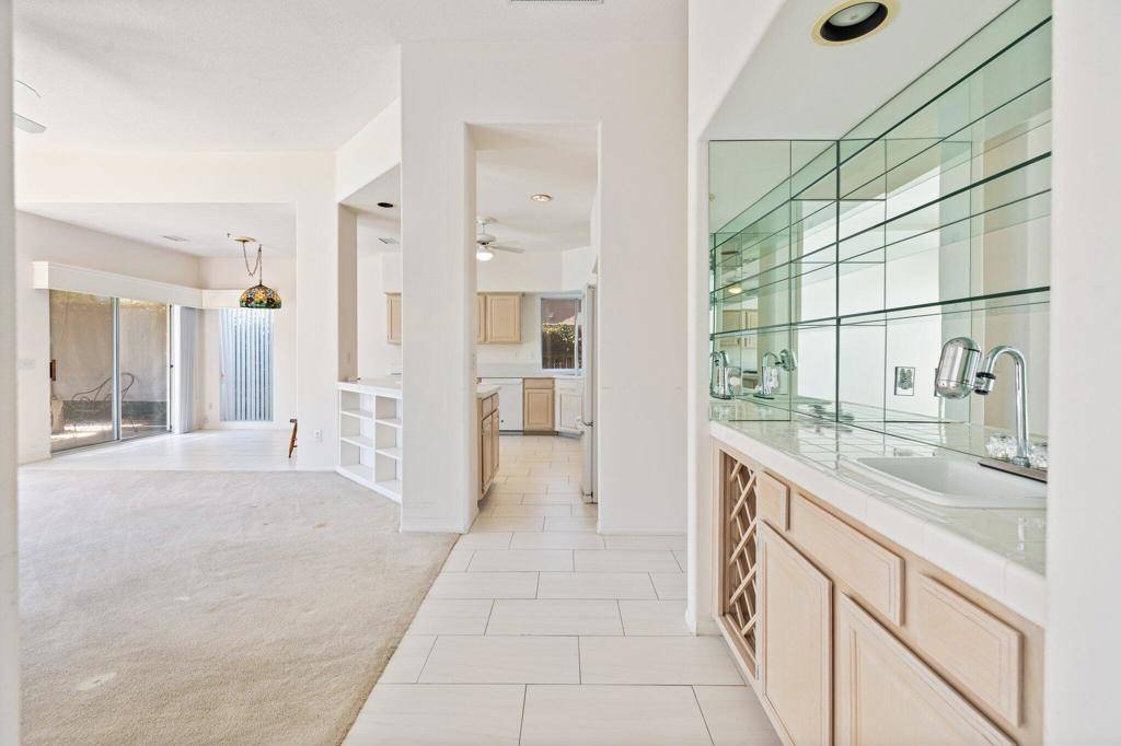 Palm Desert, CA 92260,44476 Kings Canyon LN