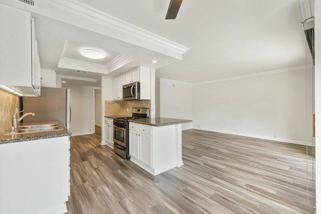 Palm Springs, CA 92262,400 N Sunrise WAY #252