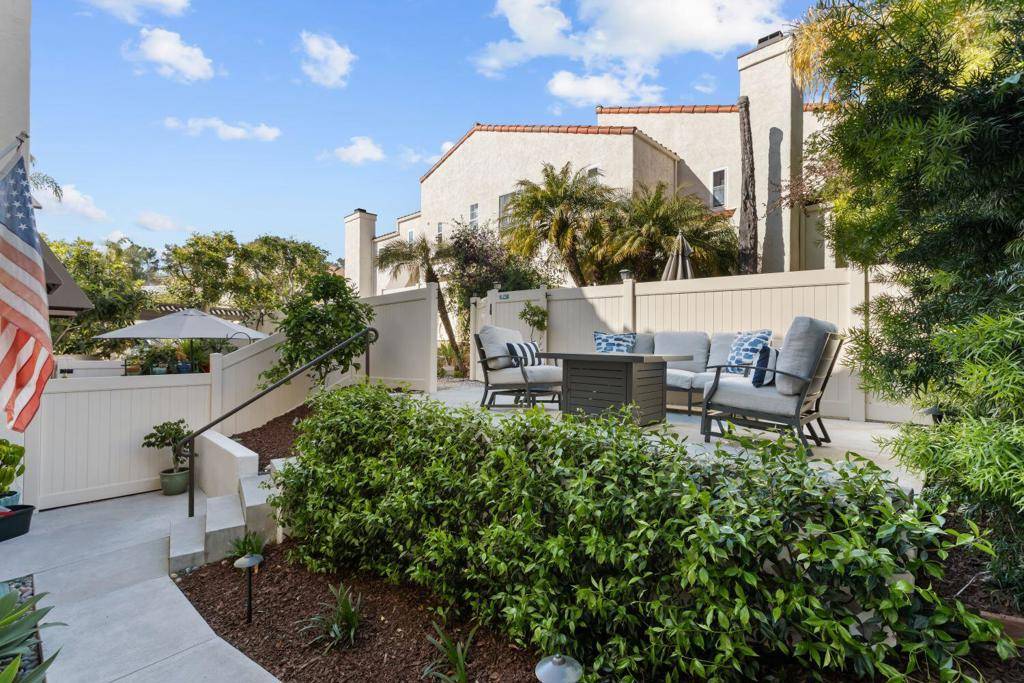 Carlsbad, CA 92009,2914 Luciernaga ST #F