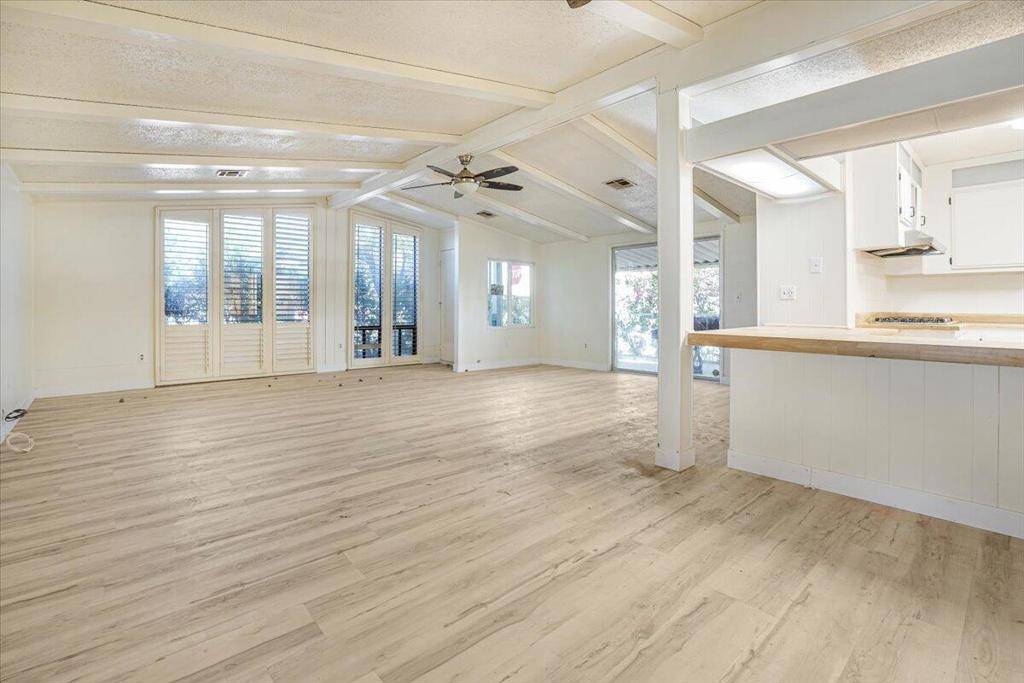 Thousand Palms, CA 92276,33599 Laura DR