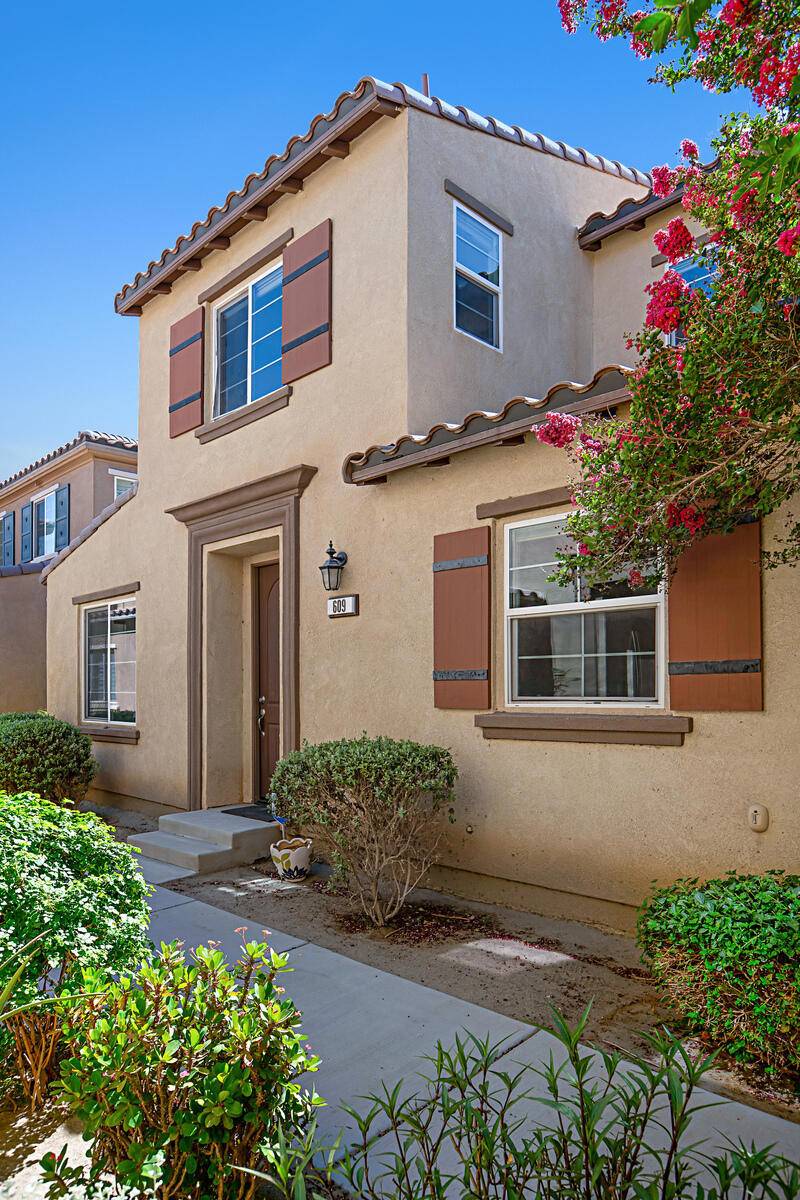 Palm Desert, CA 92211,609 Calle Vibrante