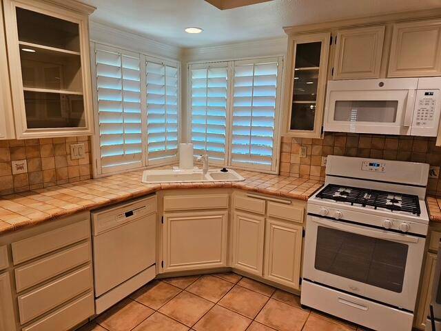 Palm Desert, CA 92260,44279 Corfu CT