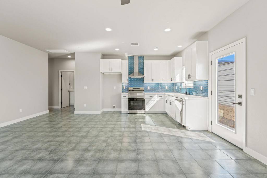 Desert Hot Springs, CA 92240,66154 4th ST