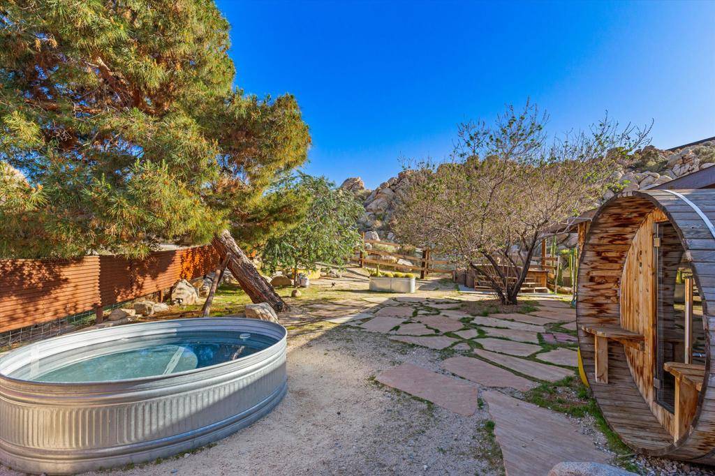 Yucca Valley, CA 92284,57113 Farrelo RD