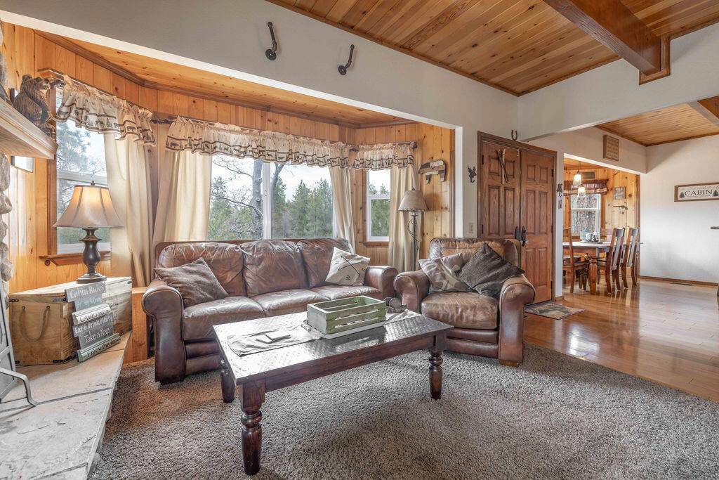 675 Inyo AVE Sugarloaf, CA 92386