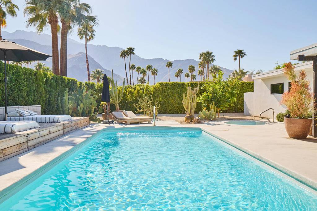 Palm Springs, CA 92262,915 E Via Escuela