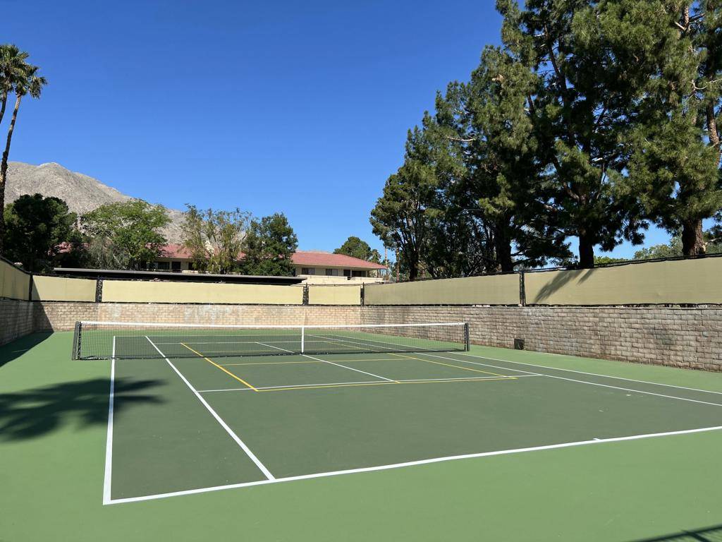 Palm Springs, CA 92262,2821 N Los Felices CIR #111