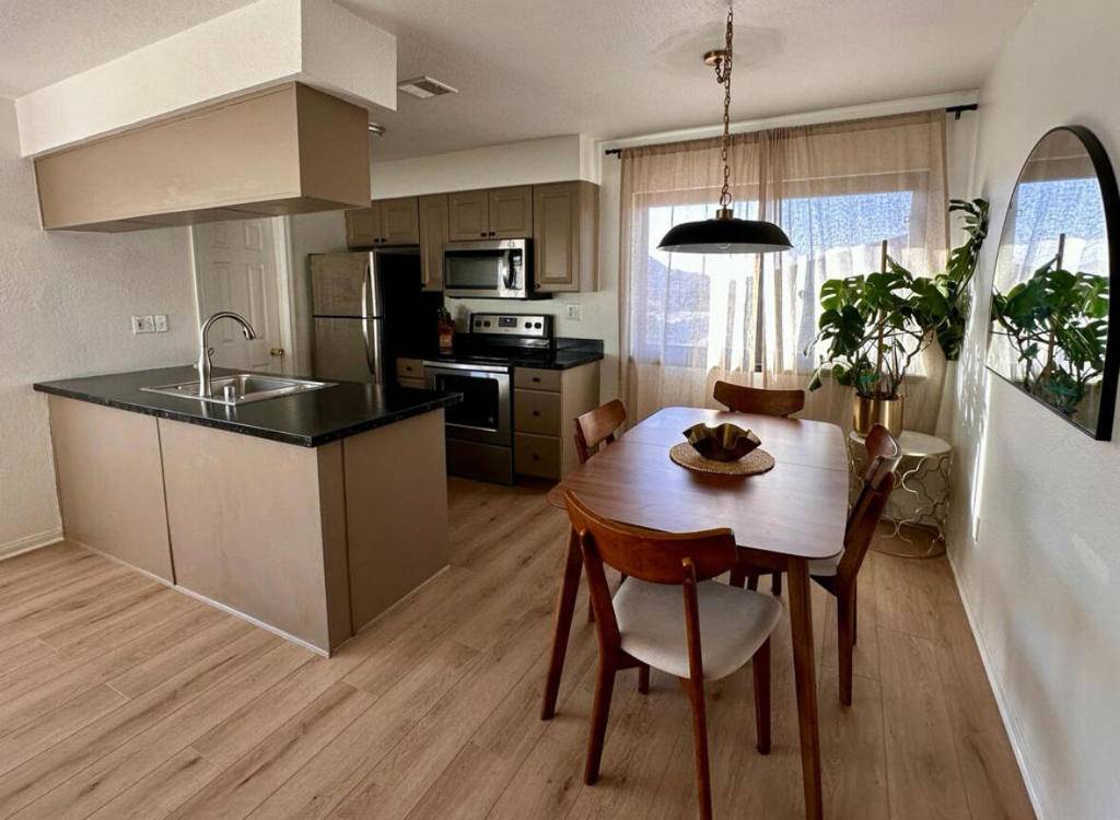 Palm Desert, CA 92260,72603 Edgehill DR #4