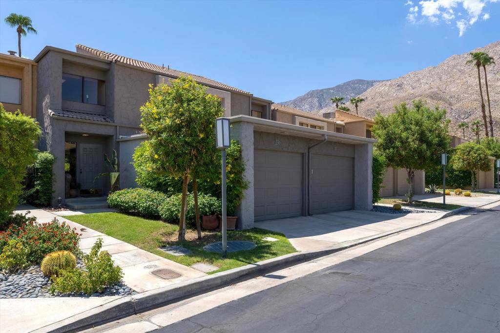 Palm Springs, CA 92264,215 Calle Bravo