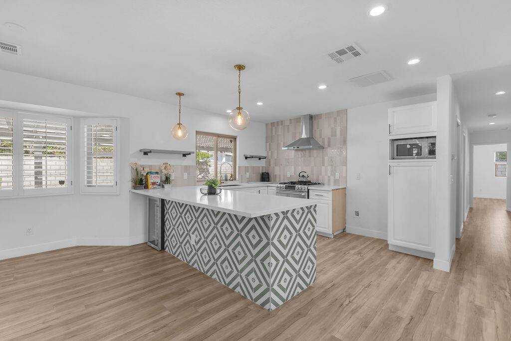 Palm Springs, CA 92262,2303 N Victoria RD