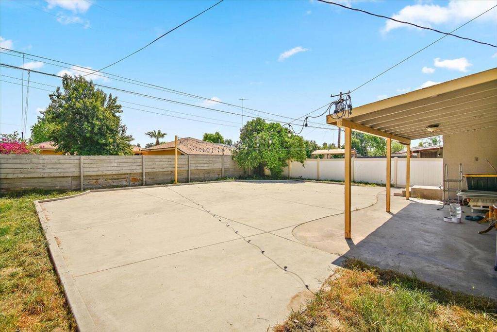 San Bernardino, CA 92404,1307 Oakhurst St DR