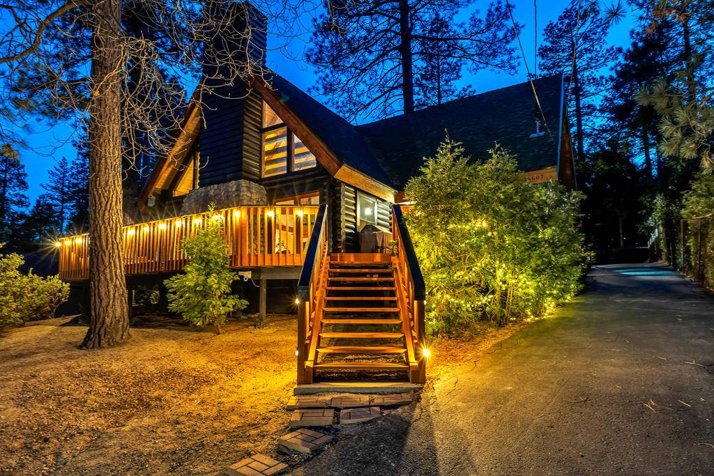 Idyllwild, CA 92549,25607 Cedar Glen DR