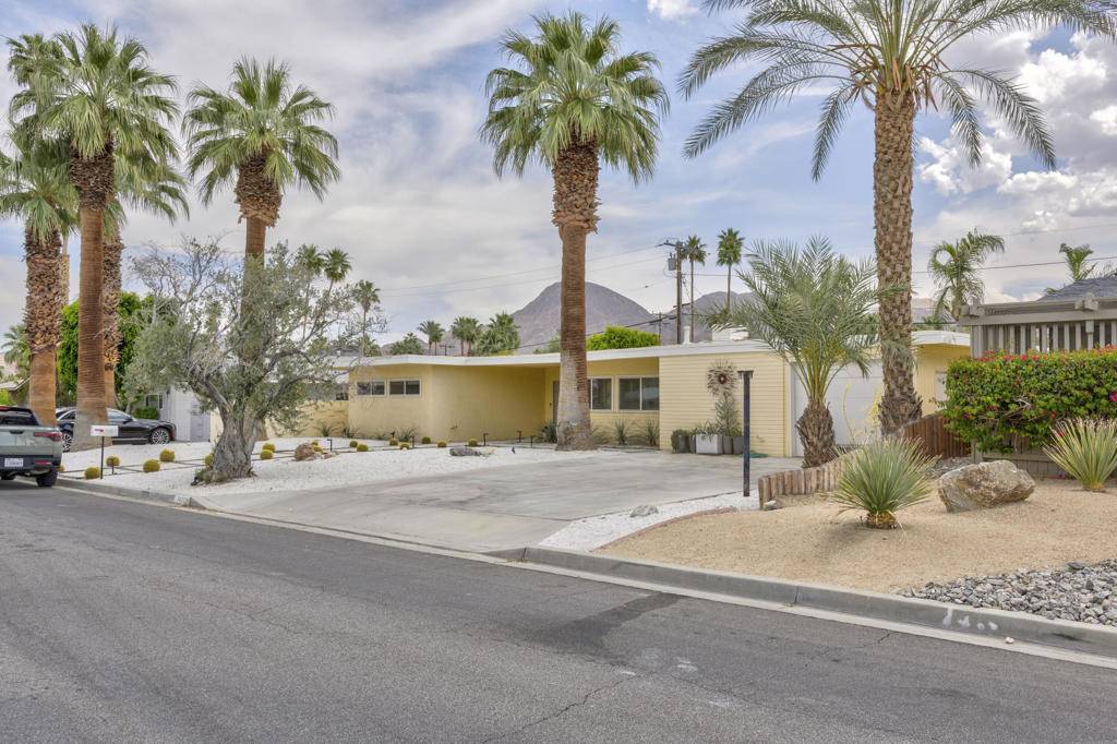 Palm Desert, CA 92260,74533 Peppertree DR