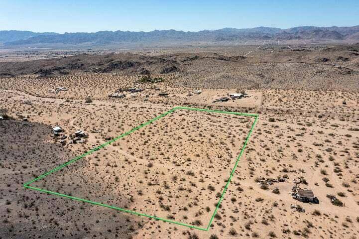 Joshua Tree, CA 92252,110 Bellflower ST