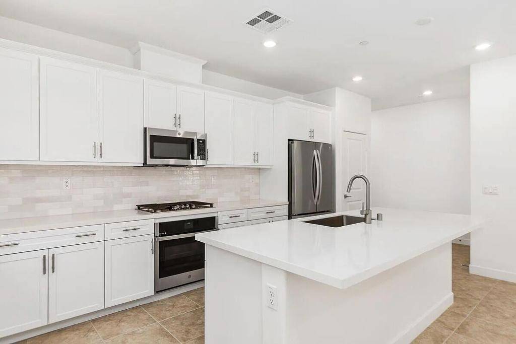 Palm Desert, CA 92211,73523 Travers ST