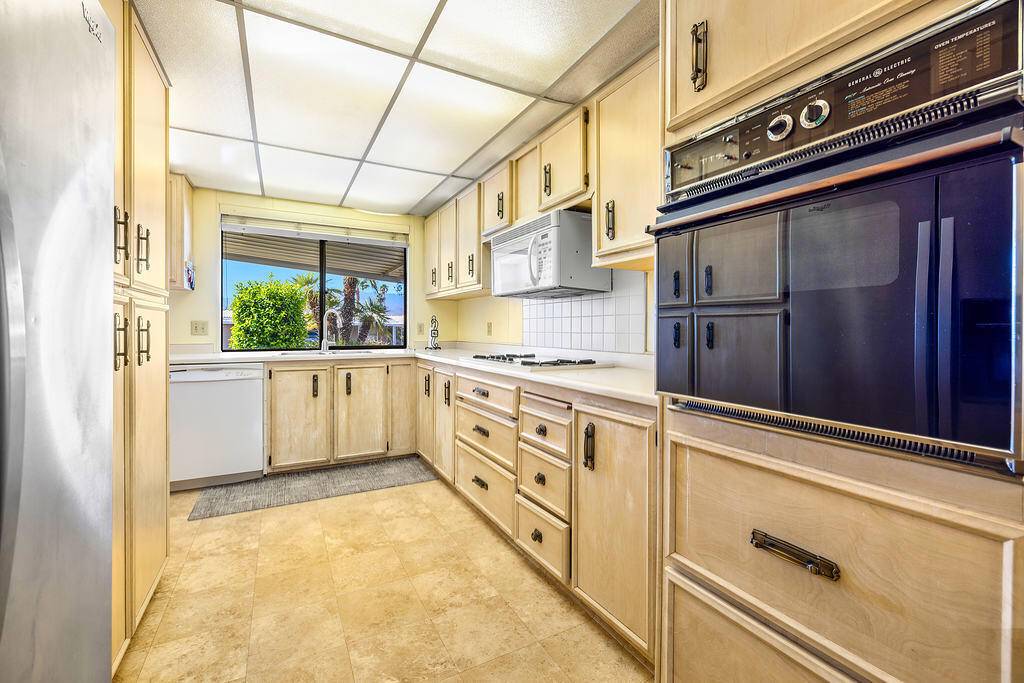 73470 Desert Greens DR N Palm Desert, CA 92260