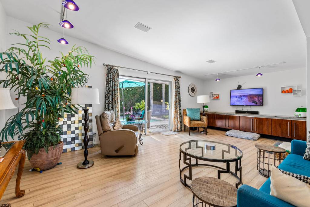 Palm Springs, CA 92264,980 Calle Paul