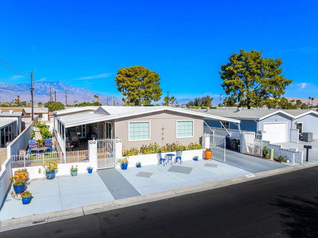Thousand Palms, CA 92276,33577 Laura DR