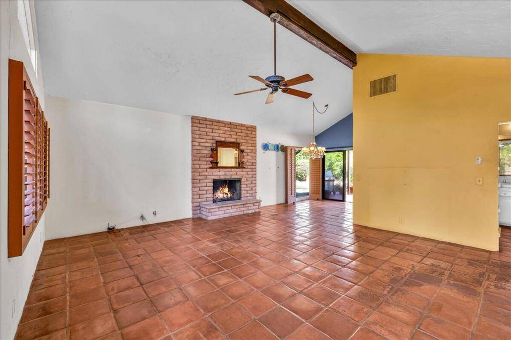 Palm Springs, CA 92264,130 W Camino Descanso