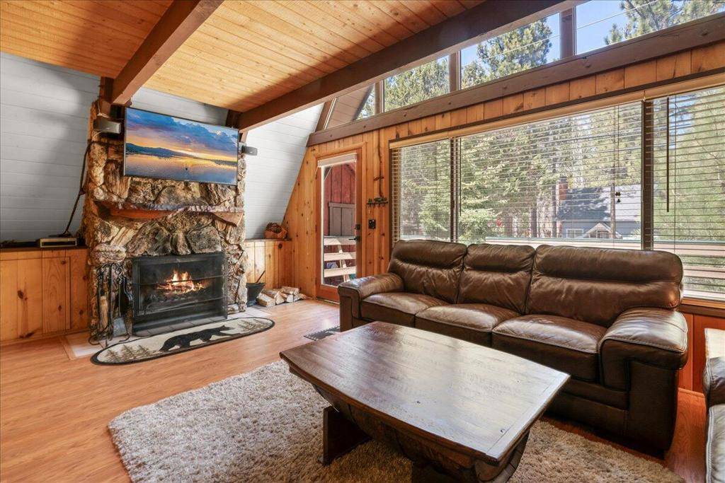 Big Bear, CA 92314,926 Sugarloaf BLVD